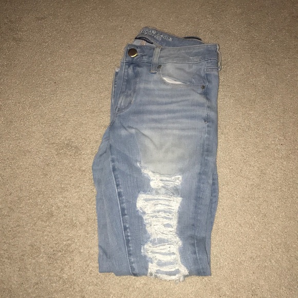 Light-wash, ripped Jeans - Picture 3 of 8